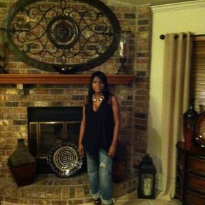 Meet your Posher, Della pebbles